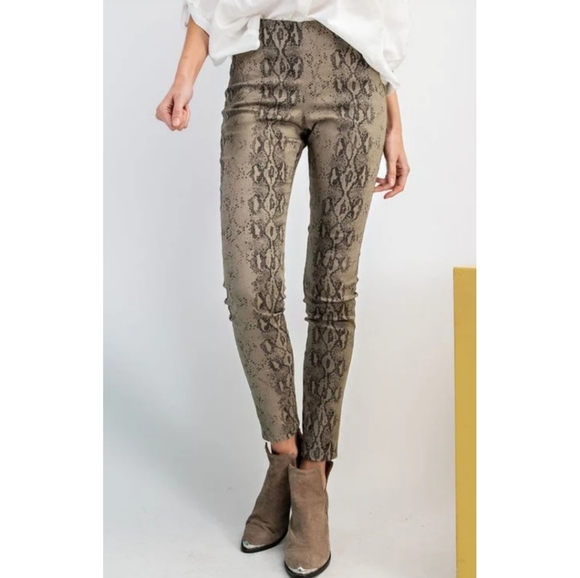 🆕🌿SNAKE PRINT PANTS 🌿 - Picture 3 of 8